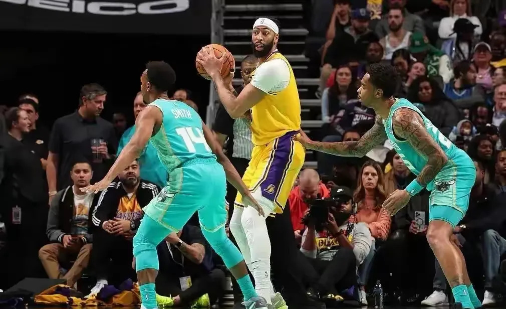 关于湖人主力缺阵，集体奋勇争胜的信息