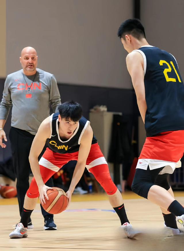 云南队在职业篮球赛事中崭露头角(云南队在职业篮球赛事中崭露头角的是谁) 云南队在职业篮球赛事中崭露头角(云南队在职业篮球赛事中崭露头角的是谁)