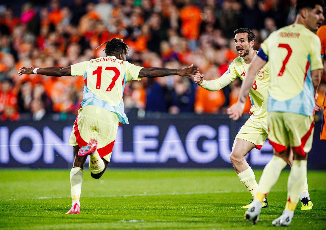 杏彩体育网页版-西班牙惨败晋级，荷兰与德国成功争取淘汰赛入场券的简单介绍