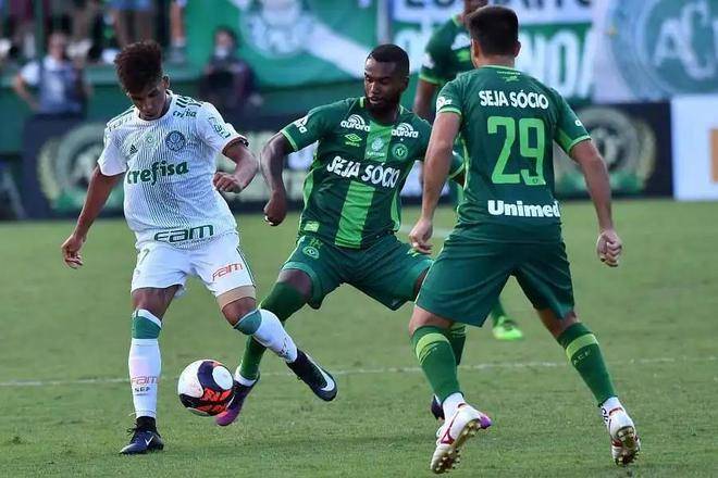 杏彩体育app-恩菲尔德替补席深度成优势，冲击世俱杯冠军