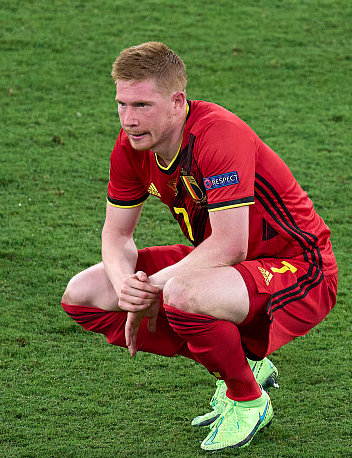 比利时队长受伤离场,球队遭遇危机的简单介绍 比利时队长受伤离场,球队遭遇危机的简单介绍