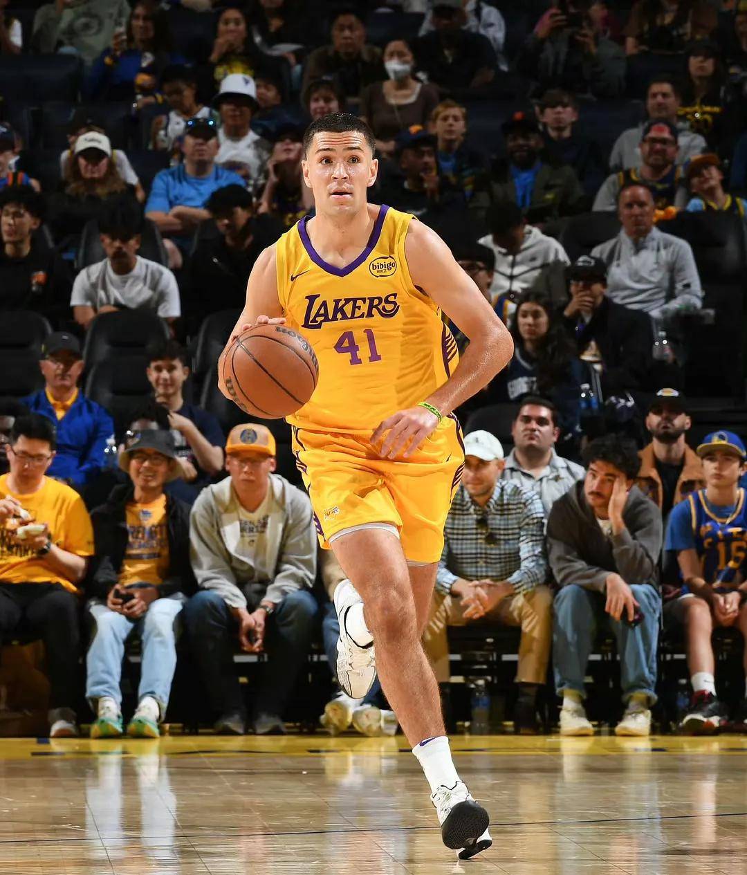 NBA季后赛：湖人成功晋级勇士遭逆转出局的简单介绍