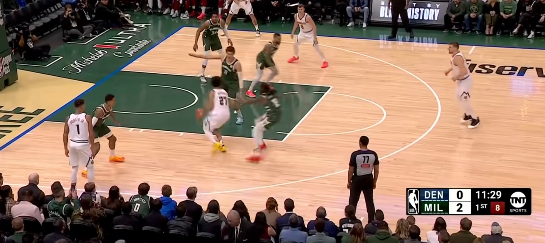 关于开拓者惨败雄鹿，客场告负！的信息