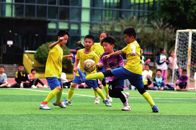 足球比赛中球员们的风采展现