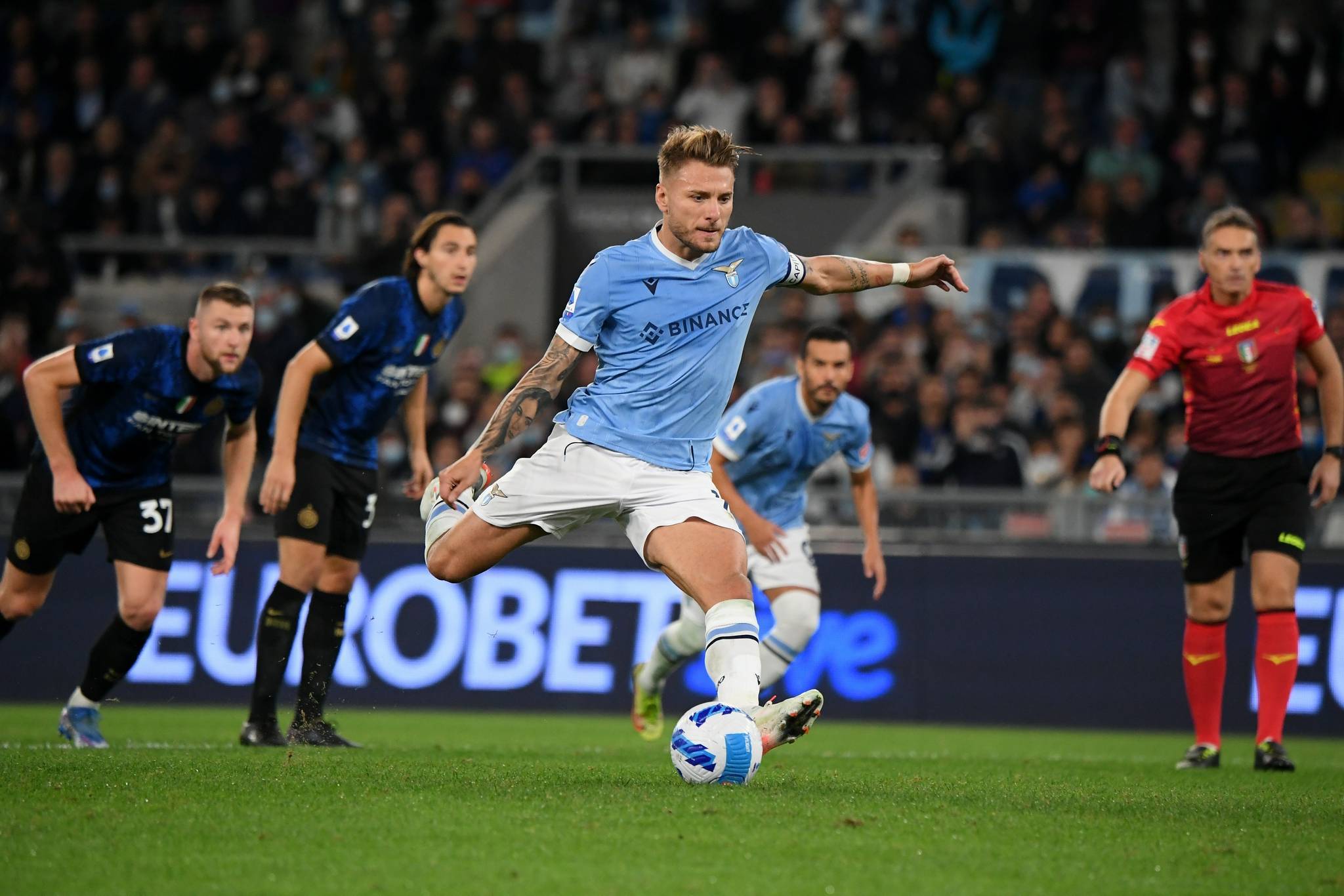 奥林匹亚科斯客场全身而退，欧联杯赛场延续神话