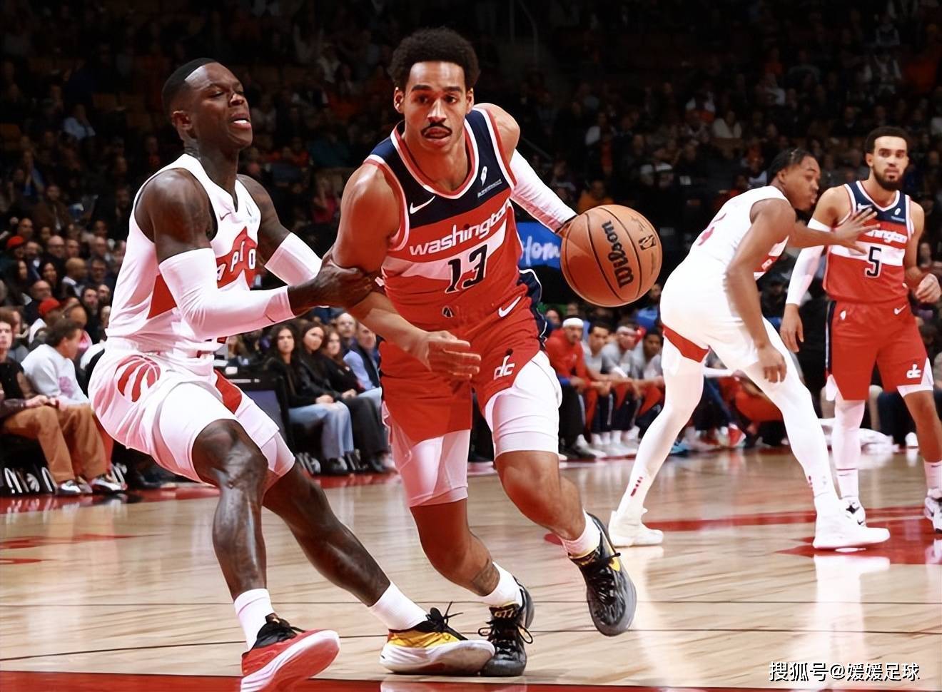 雄鹿主场击败猛龙，豪取胜利