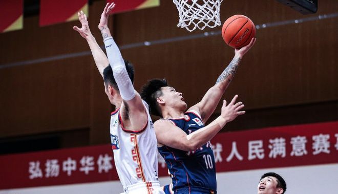 西藏男篮在比赛中逆袭,全面发力 西藏男篮在比赛中逆袭,全面发力