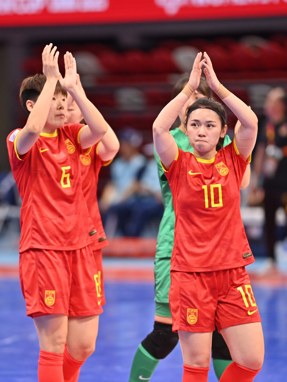 亚洲足球比赛：女性足球选手迎来挑战