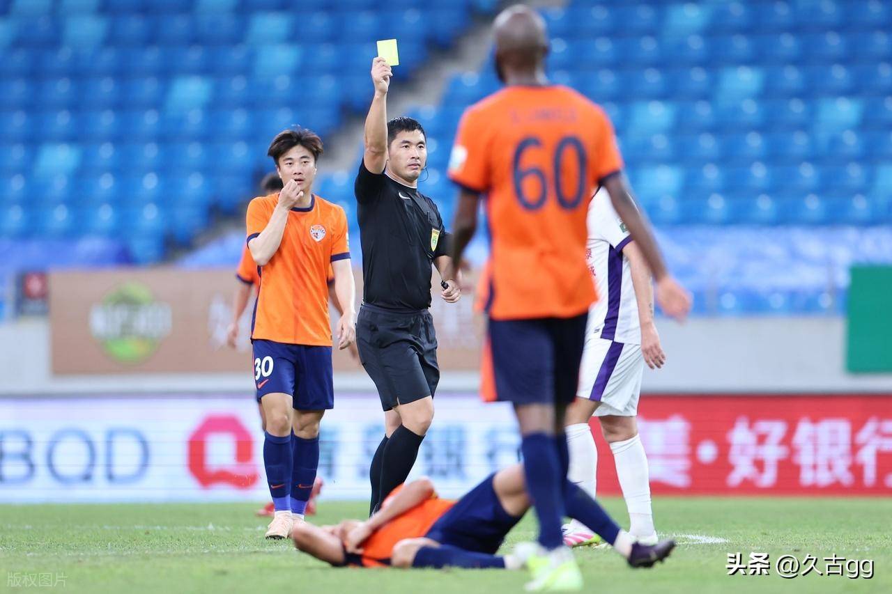 中超球员崩溃不已，球队勇往直前