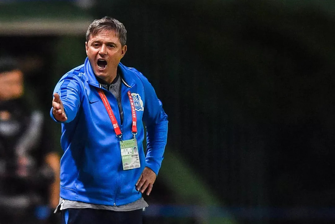 包含球队平稳过渡换人，控制节奏占优的词条