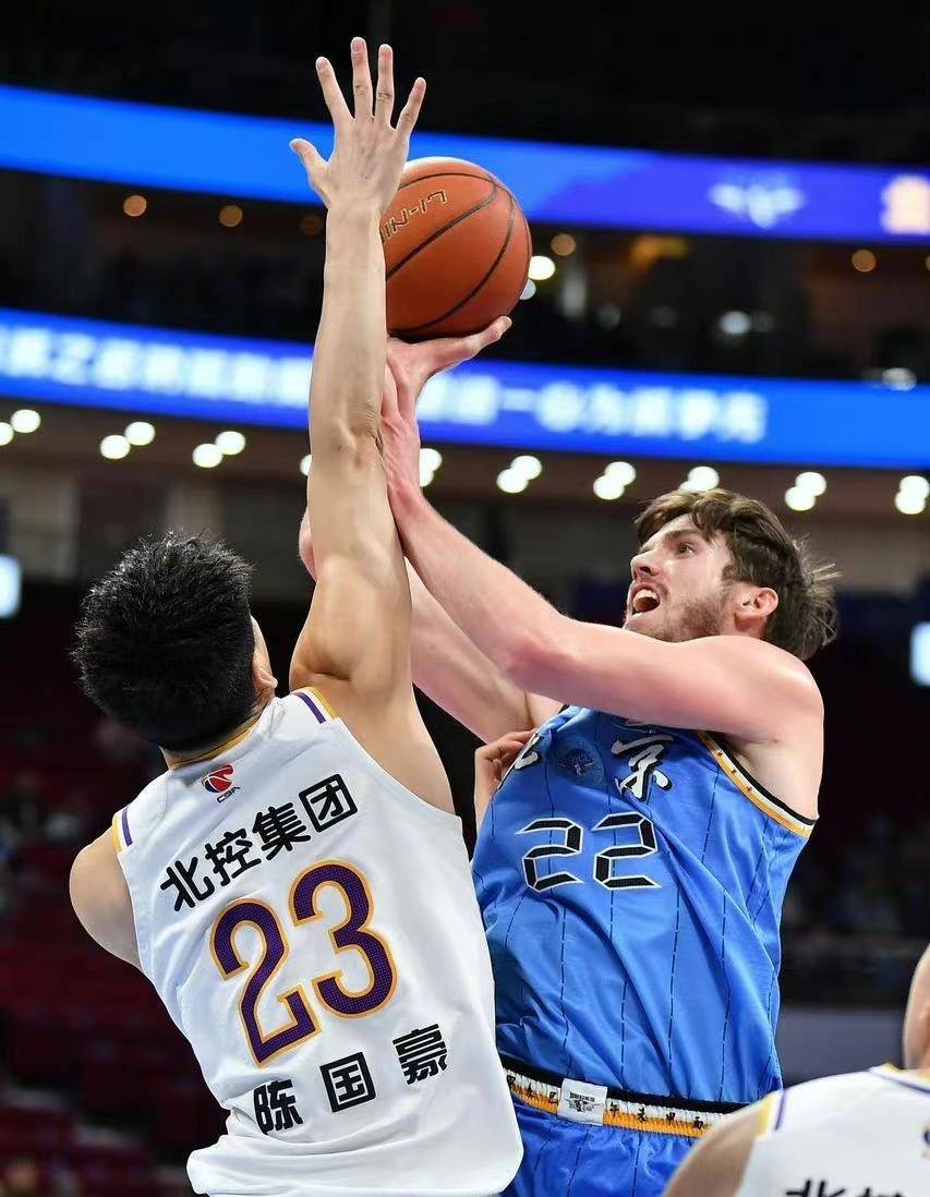 北京队爆发神级表现，CBA季后赛被彻底压制，团战