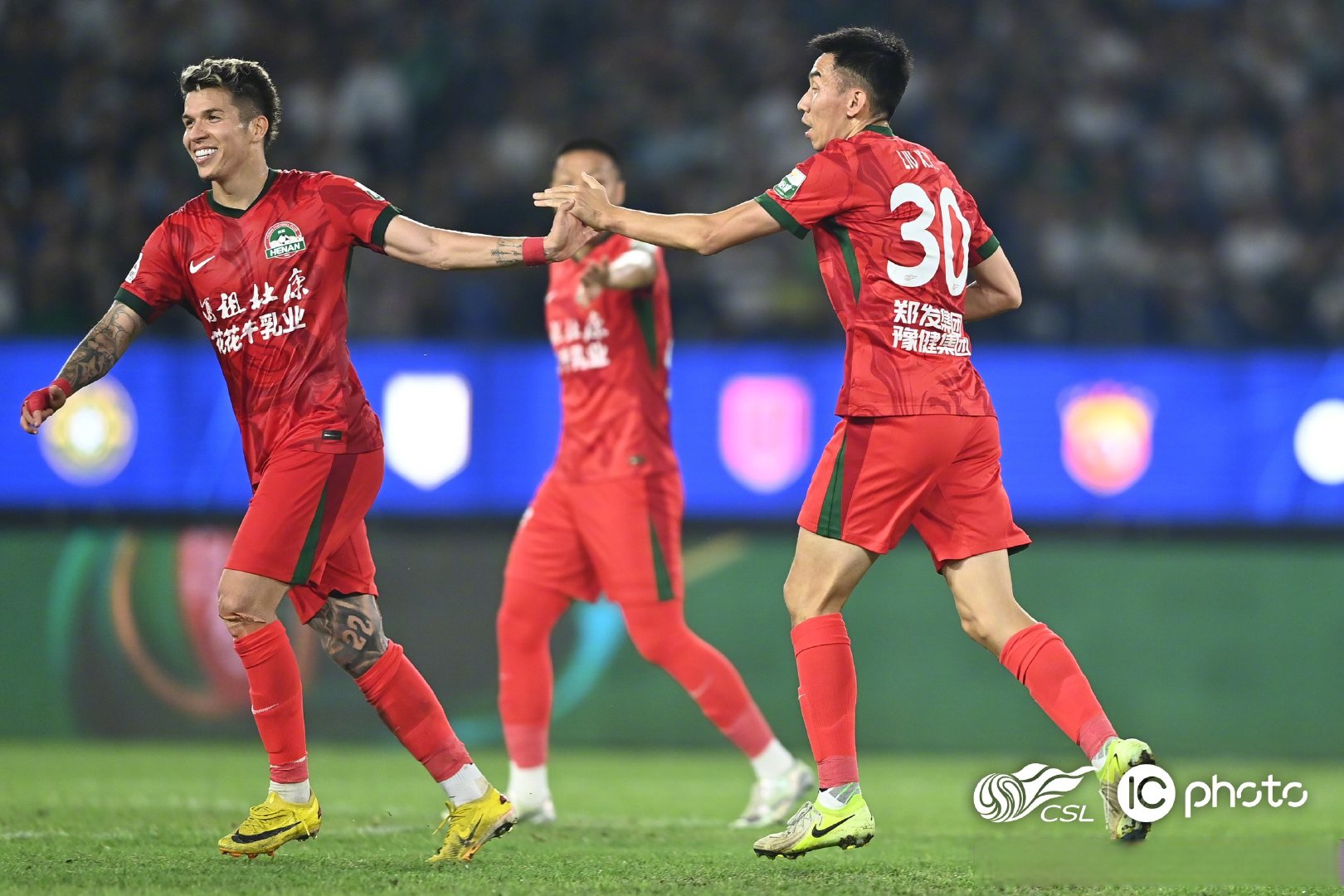 杏彩体育下载-绿城连胜形势看好，球队信心高涨