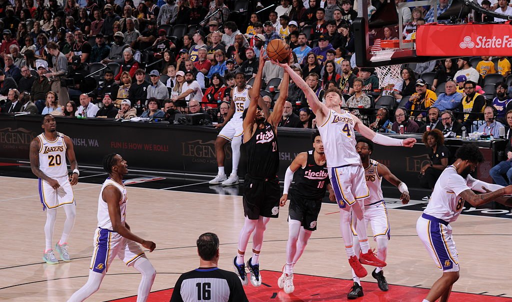 开拓者以惊人表现横扫湖人，晋级西部半决赛的简单介绍