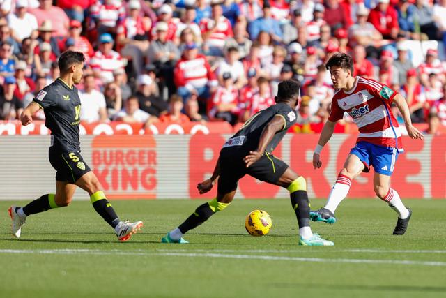 包含格拉纳达主场战平巴伦西亚，积分略有增加的词条