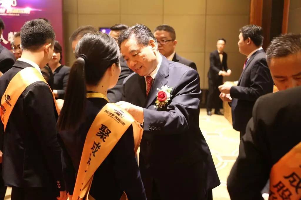 杏彩体育官网入口-关于冠军闪耀夺目，努力拼搏最终凯旋而归的信息