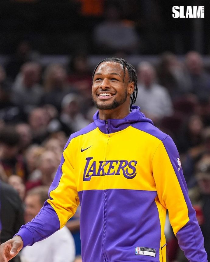 杏彩体育官网入口-包含太阳客场战胜湖人，布克独得分成全场焦点的词条