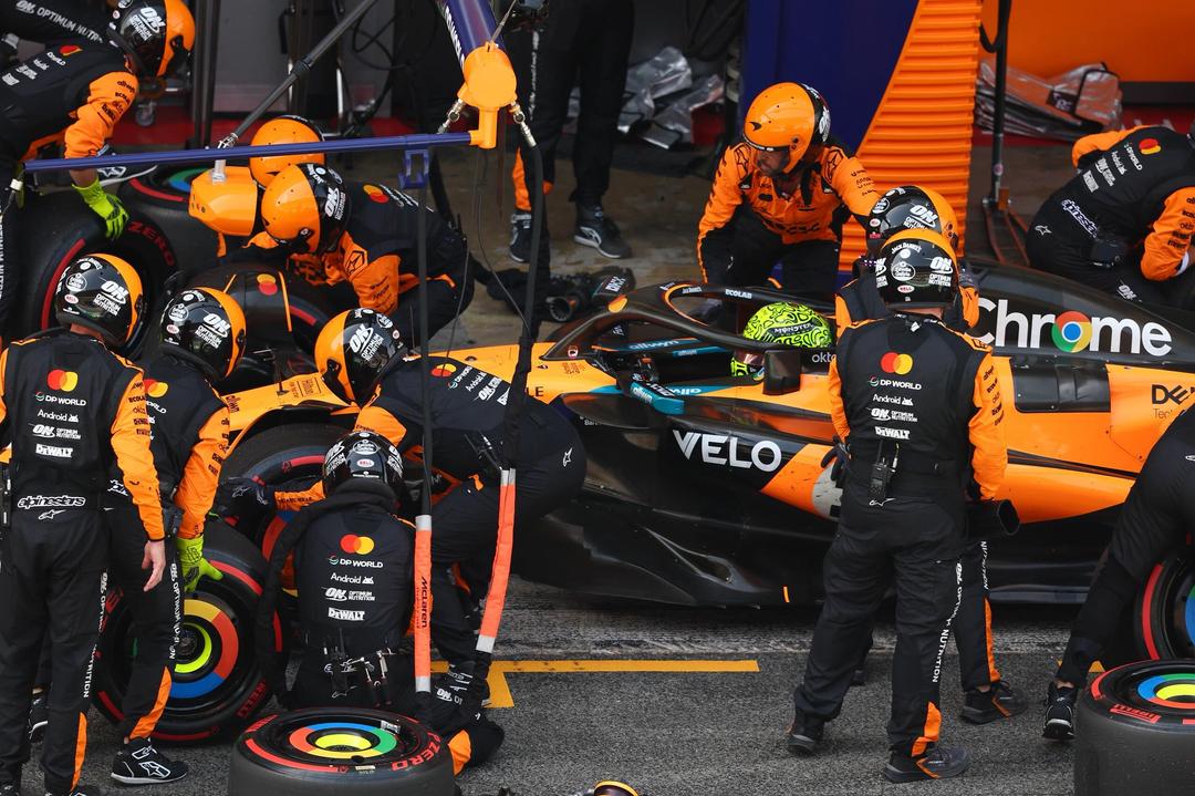 杏彩体育在线登录-世界冠军抵达赛场，备战比赛